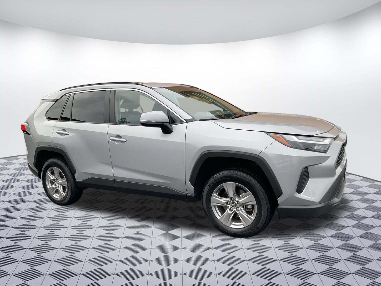 Used 2025 Toyota RAV4 XLE AWD/4WD image 1