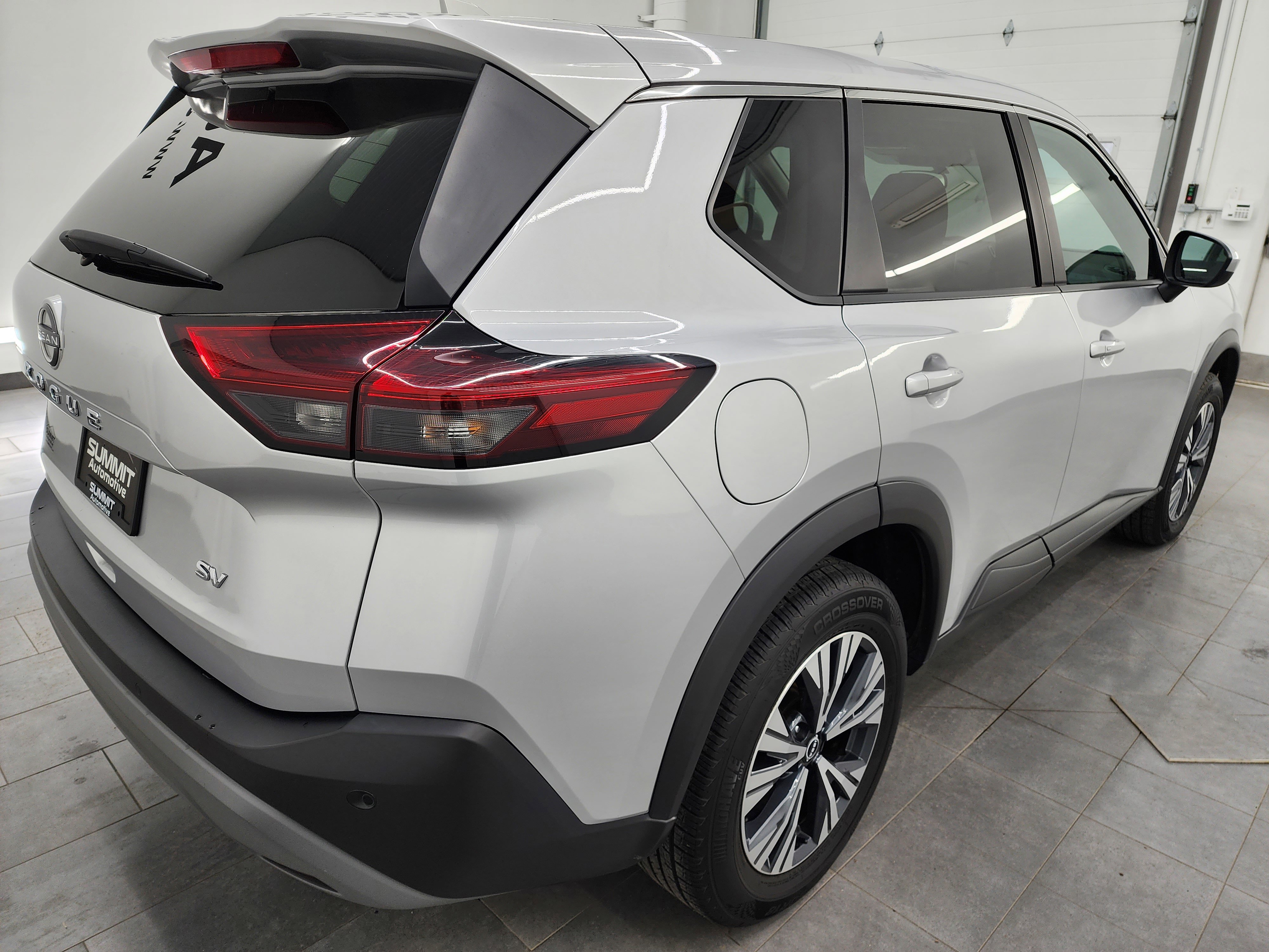 Used 2023 Nissan Rogue SV image 5