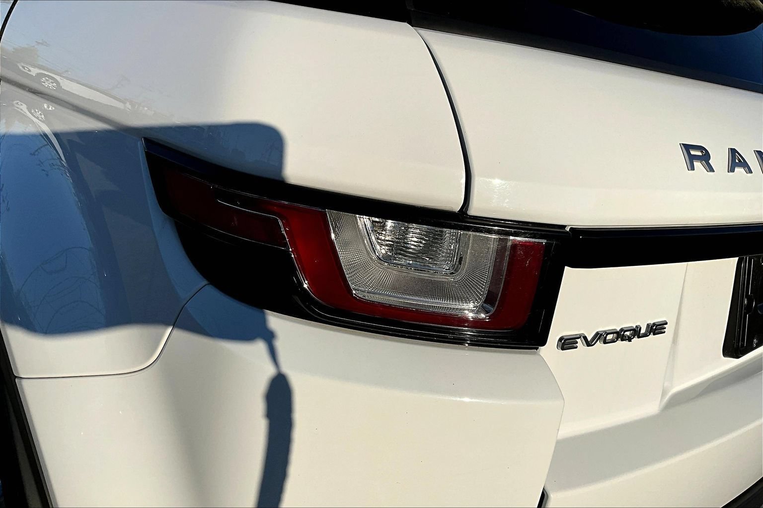 Used 2017 Land Rover Range Rover Evoque SE AWD/4WD image 24