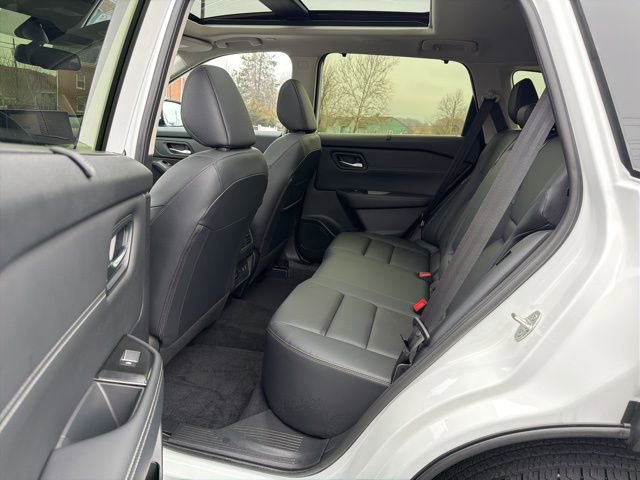 Used 2025 Nissan Rogue SL w/ SL Premium Package image 16