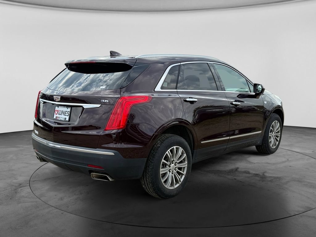 Used 2017 Cadillac XT5 Luxury w/ Driver Awareness Package FWD image 10