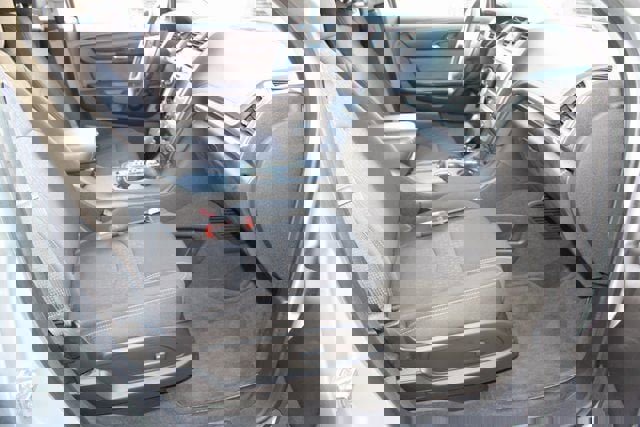 Used 2015 GMC Acadia SLE image 16