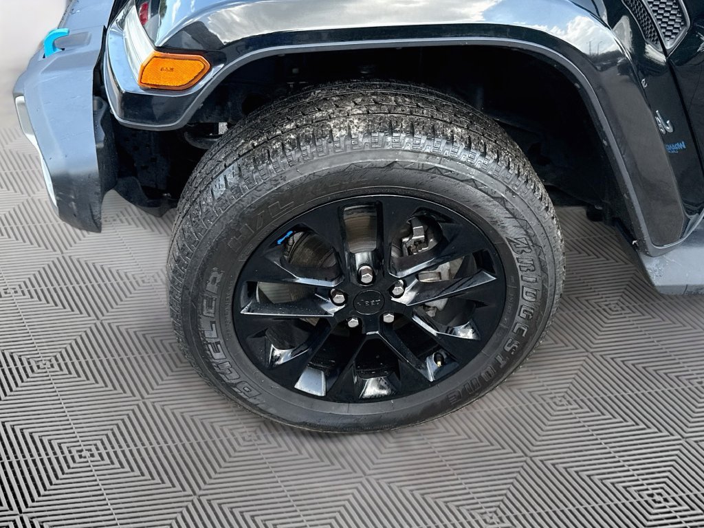 Used 2022 Jeep Wrangler Unlimited Sahara w/ Cold Weather Group AWD/4WD image 35