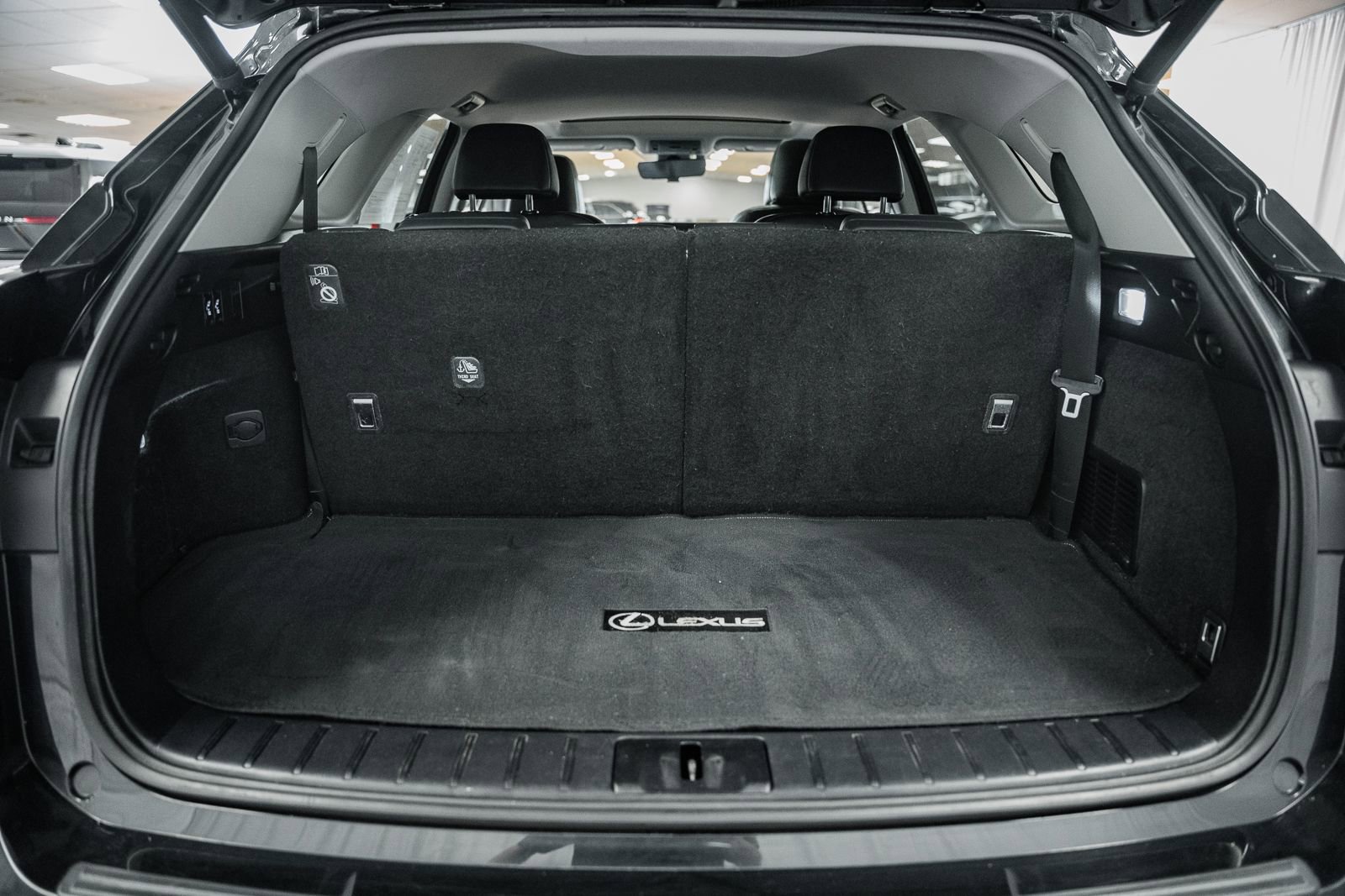 Used 2021 Lexus RX 350L Premium w/ Premium Package image 10