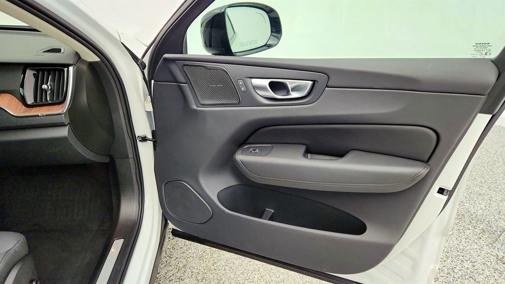 Used 2024 Volvo XC60 B5 Plus w/ Protection Package Premier AWD/4WD image 27