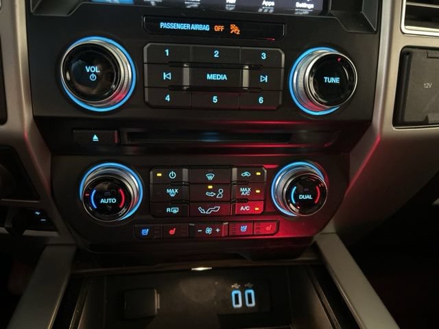 Used 2016 Ford F150 Lariat w/ Equipment Group 502A Luxury AWD/4WD image 28