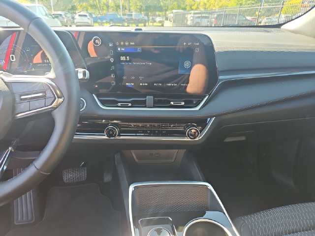 Used 2026 Chevrolet Equinox LT w/ Safety and Technology Package FWD image 18