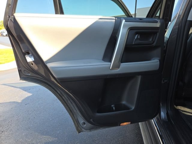 Used 2011 Toyota 4Runner SR5 w/ Premium Pkg w/Leather AWD/4WD image 12