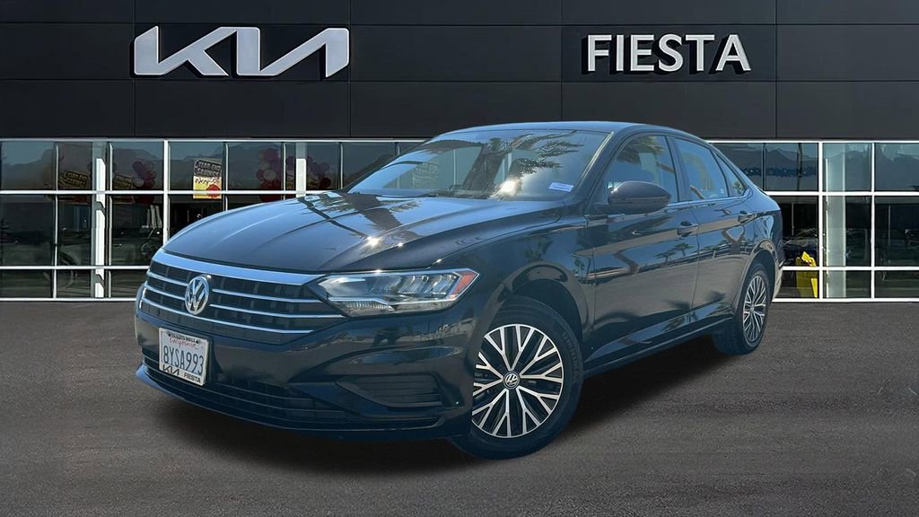 Used 2021 Volkswagen Jetta SE image 2