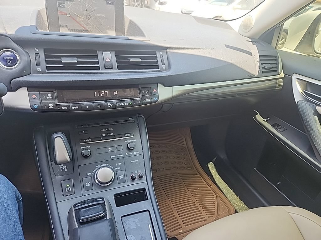 Used 2017 Lexus CT 200h w/ Navigation System Package FWD image 14