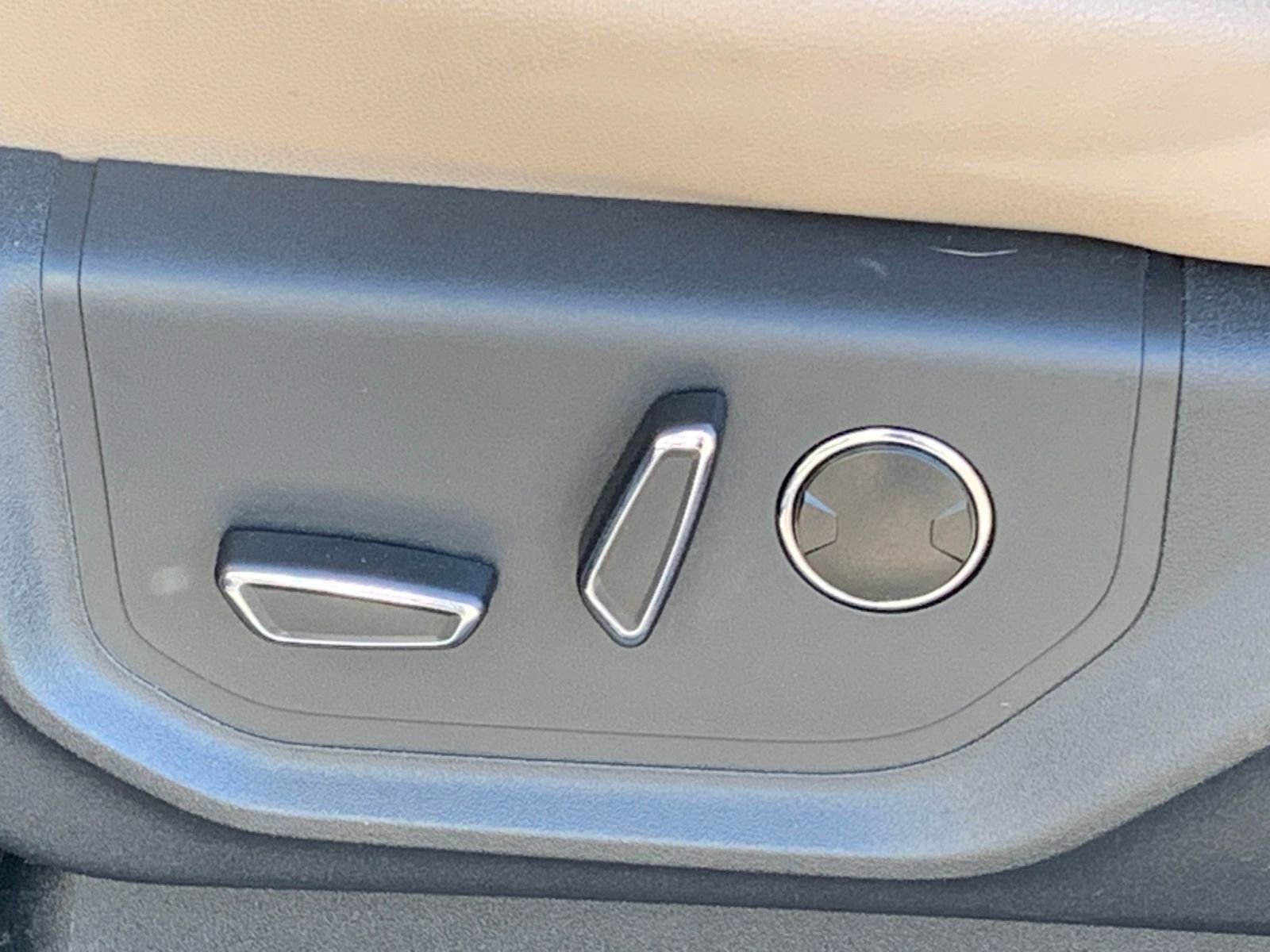 Used 2024 Ford Expedition Limited AWD/4WD image 23