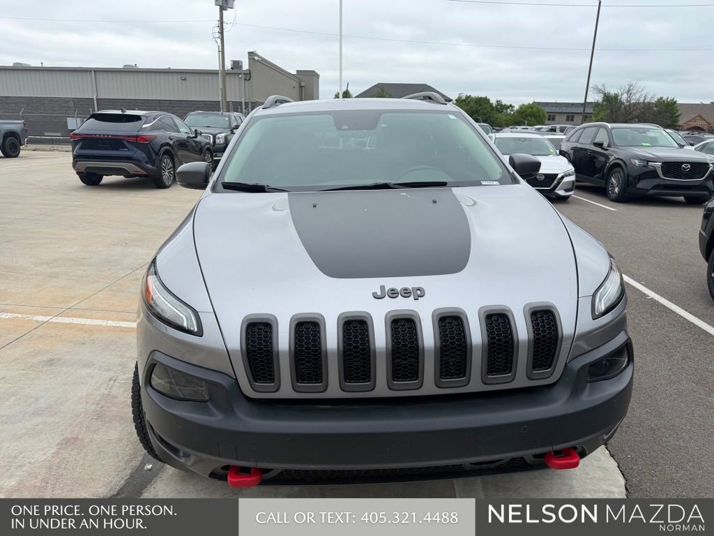 Used 2017 Jeep Cherokee Trailhawk image 9
