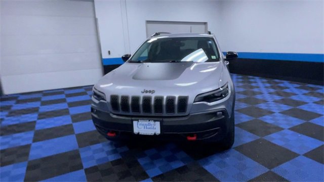 Used 2022 Jeep Cherokee Trailhawk image 3