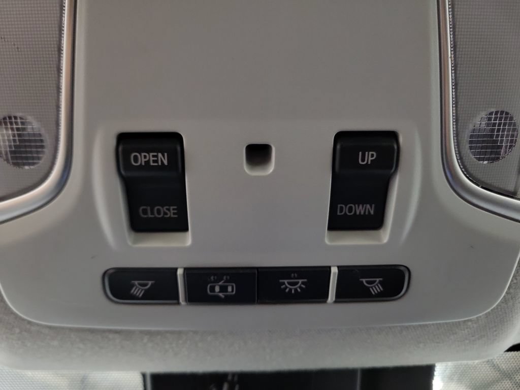 Used 2017 Toyota Prius Four w/ Advanced Technology Package FWD image 22