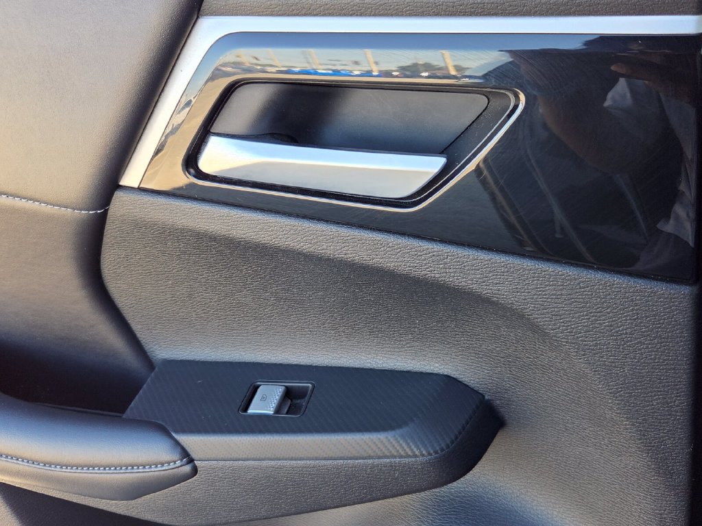 Used 2024 Mitsubishi Outlander AWD image 9