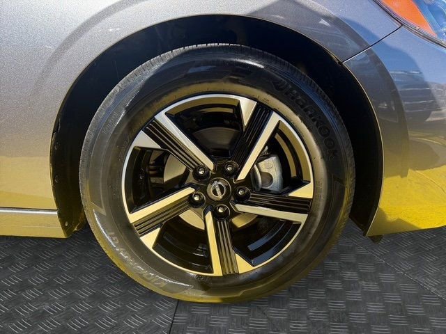 Used 2025 Nissan Sentra SV image 9