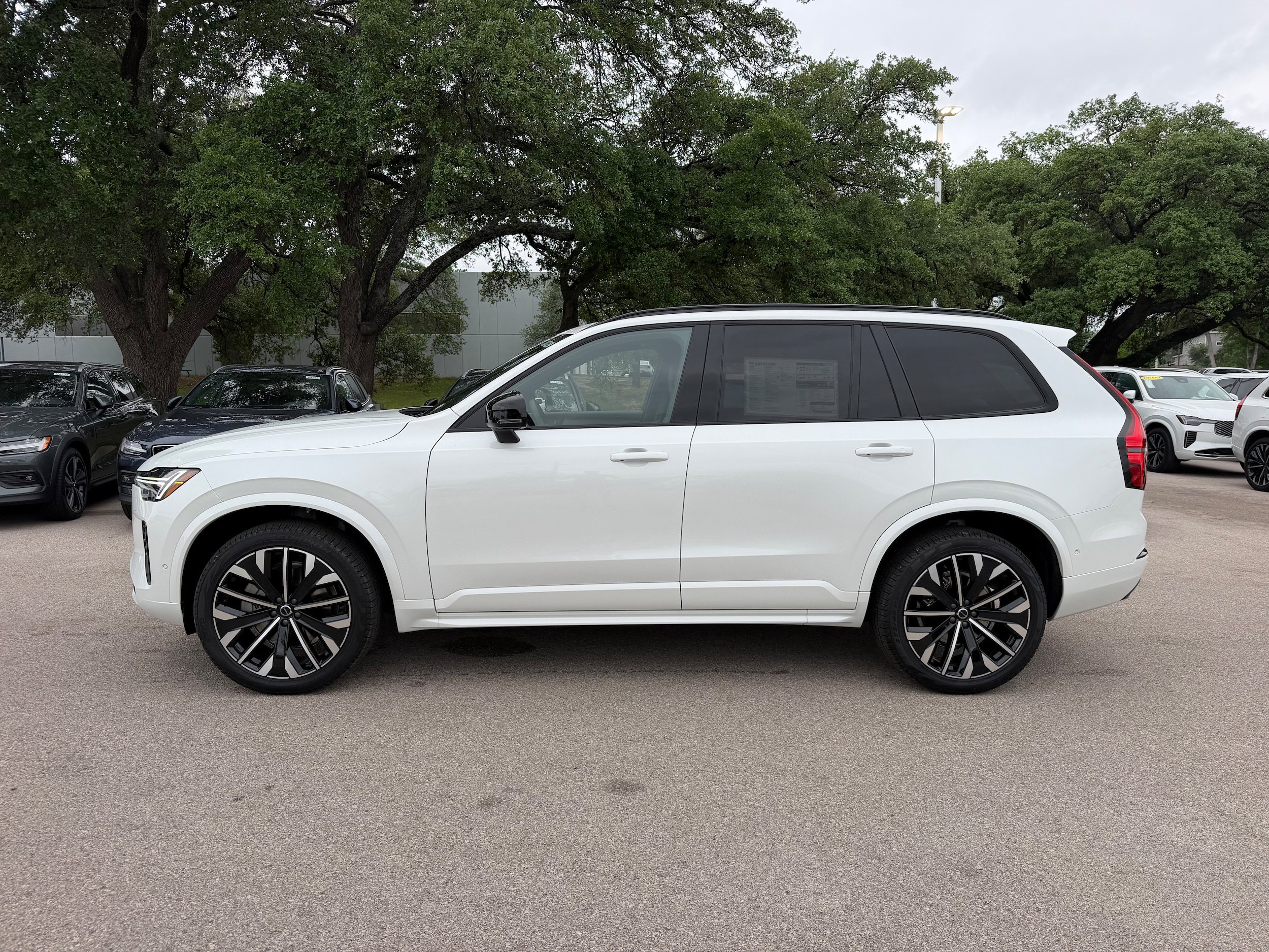 New 2026 Volvo XC90 B6 Ultra w/ Lounge Package AWD/4WD image 3