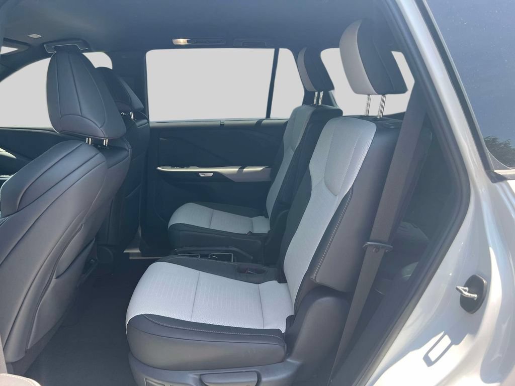 Used 2026 Lexus TX 500h AWD w/ Technology Package image 12