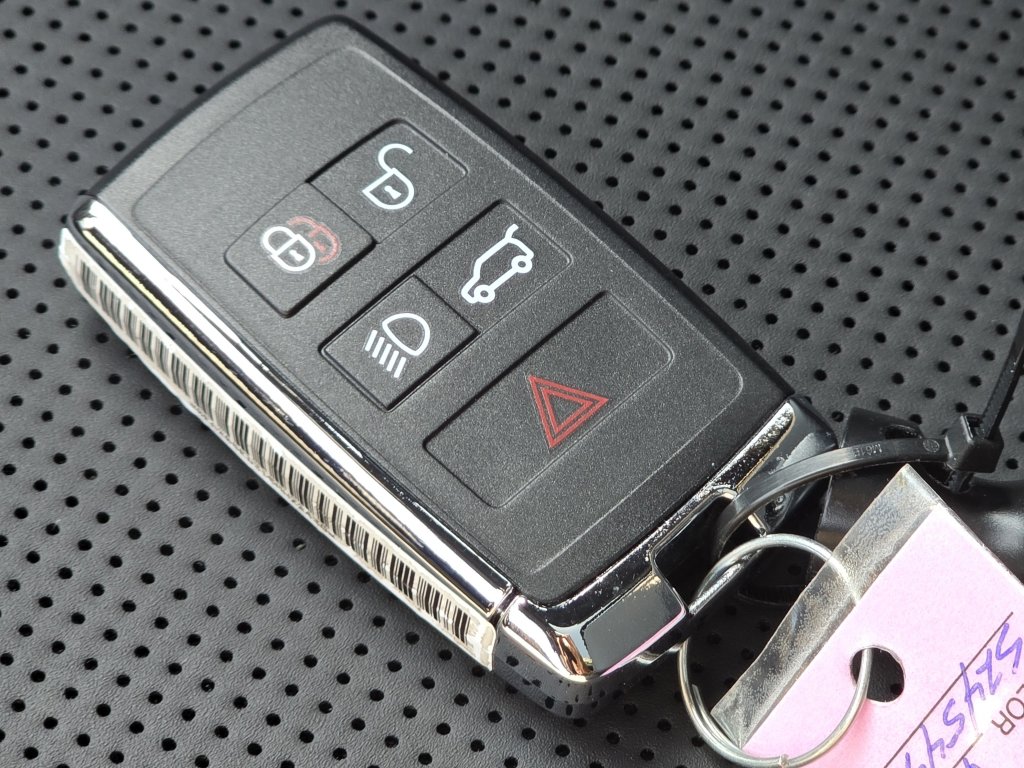 Used 2025 Land Rover Defender 110 X-Dynamic SE image 44