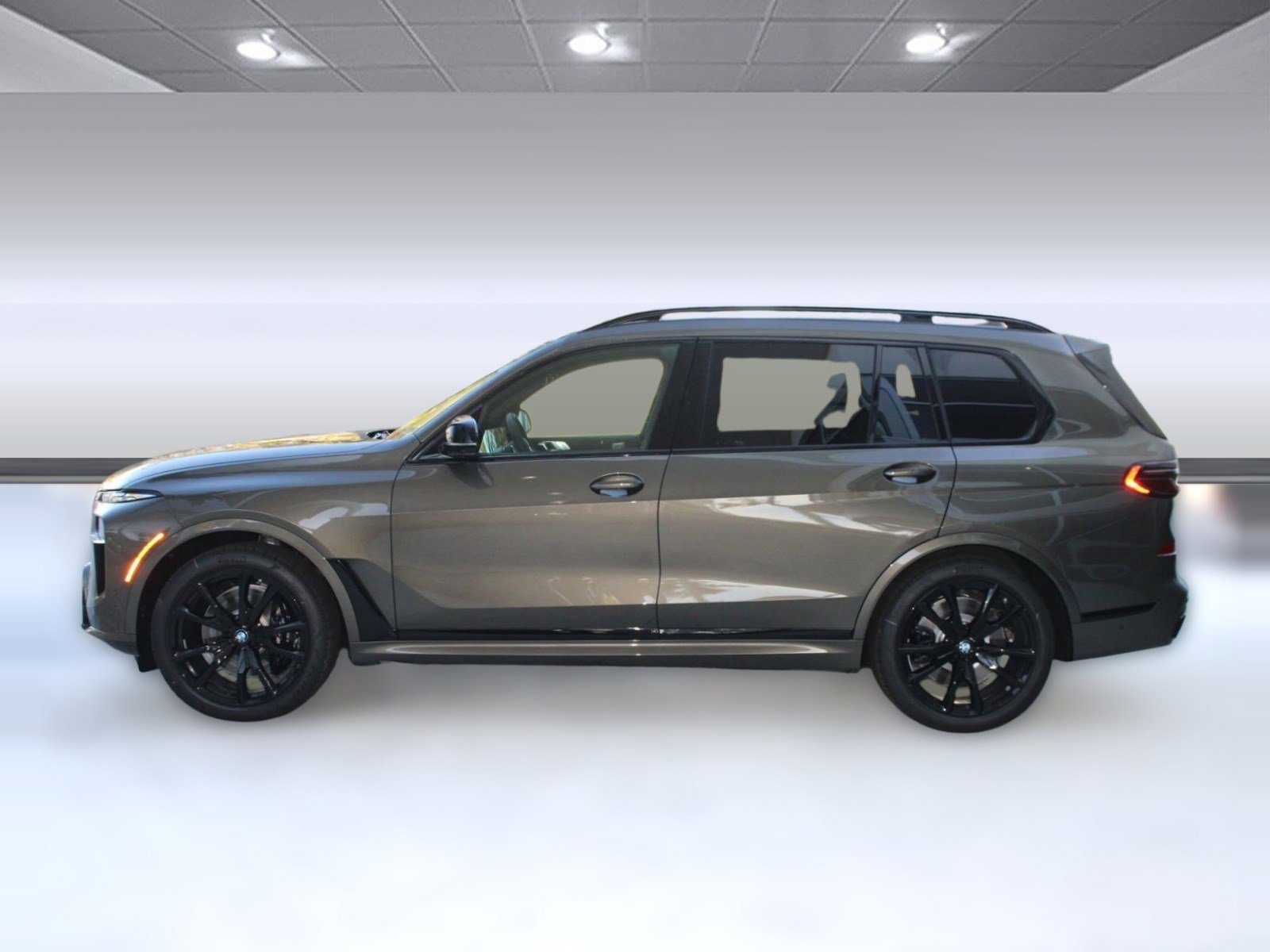 New 2026 BMW X7 M60i image 2