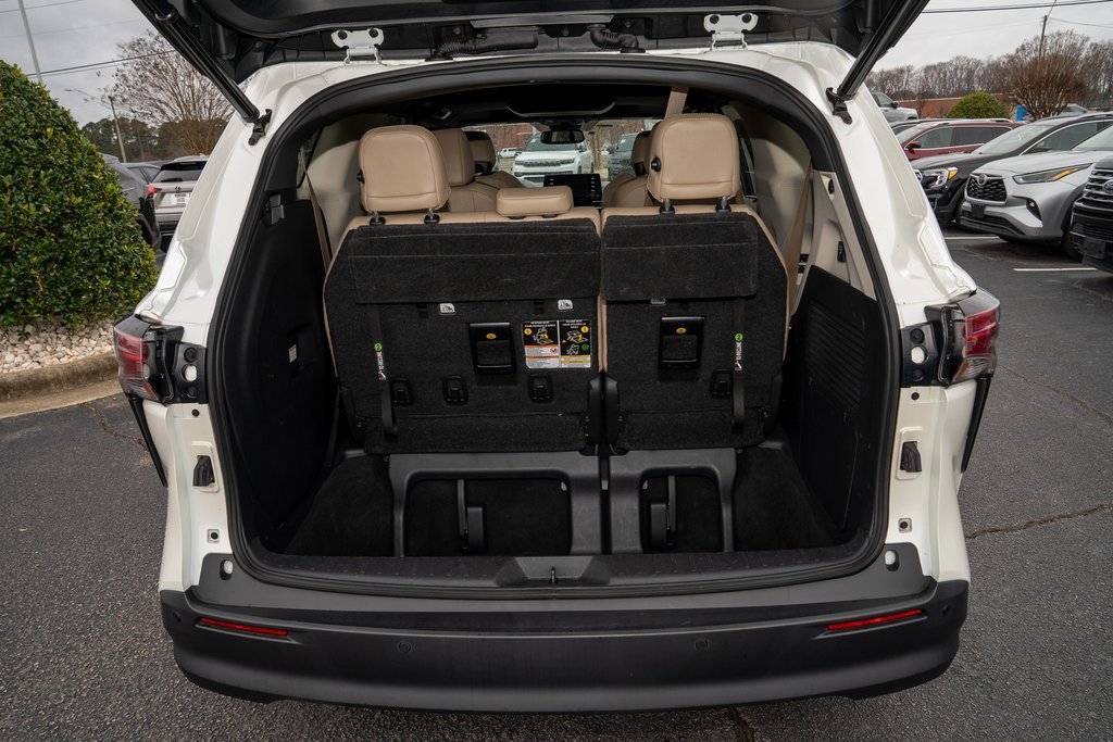 Used 2021 Toyota Sienna XLE image 5