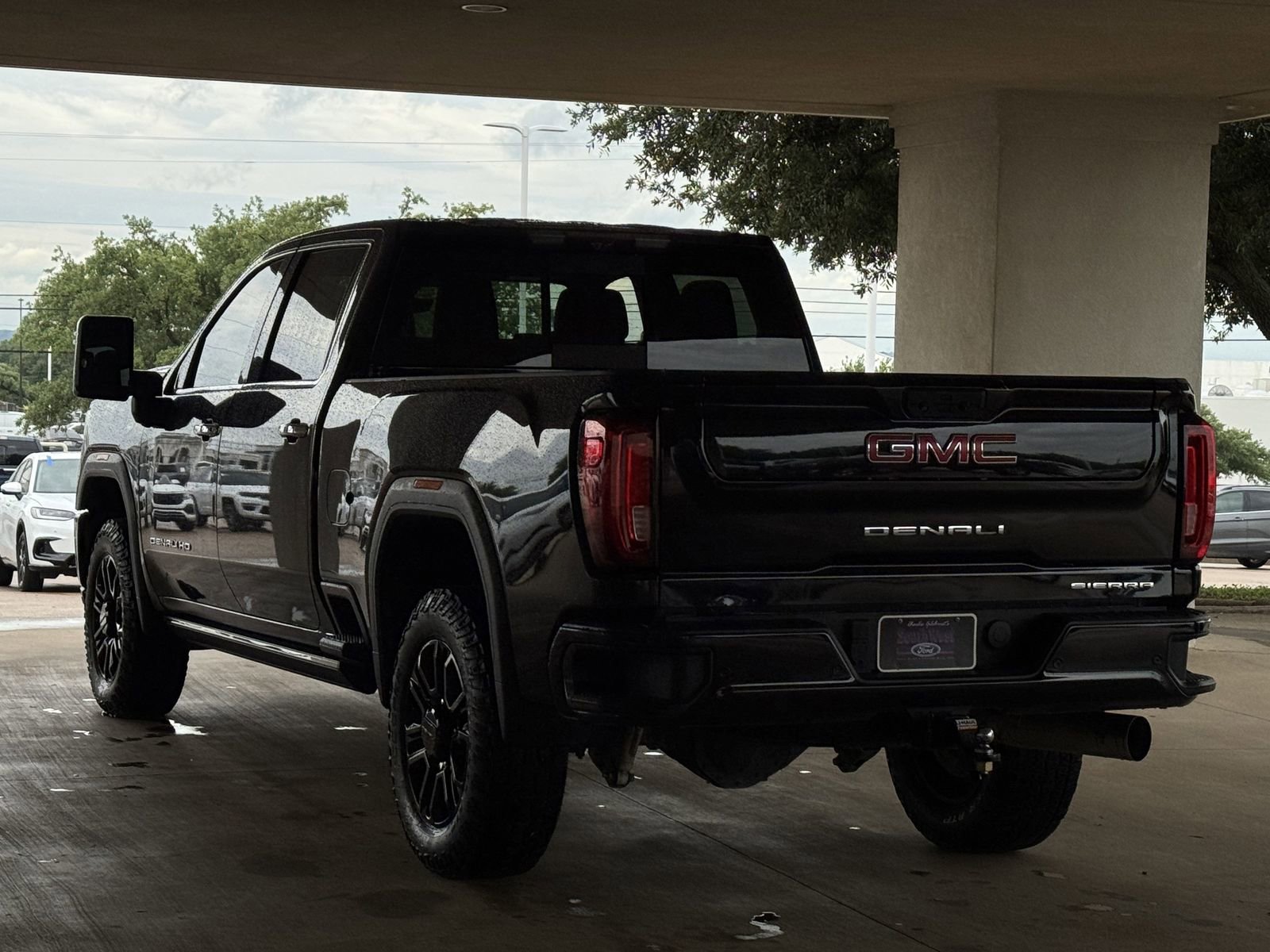 Used 2022 GMC Sierra 2500 Denali w/ Denali Black Diamond Edition AWD/4WD image 6