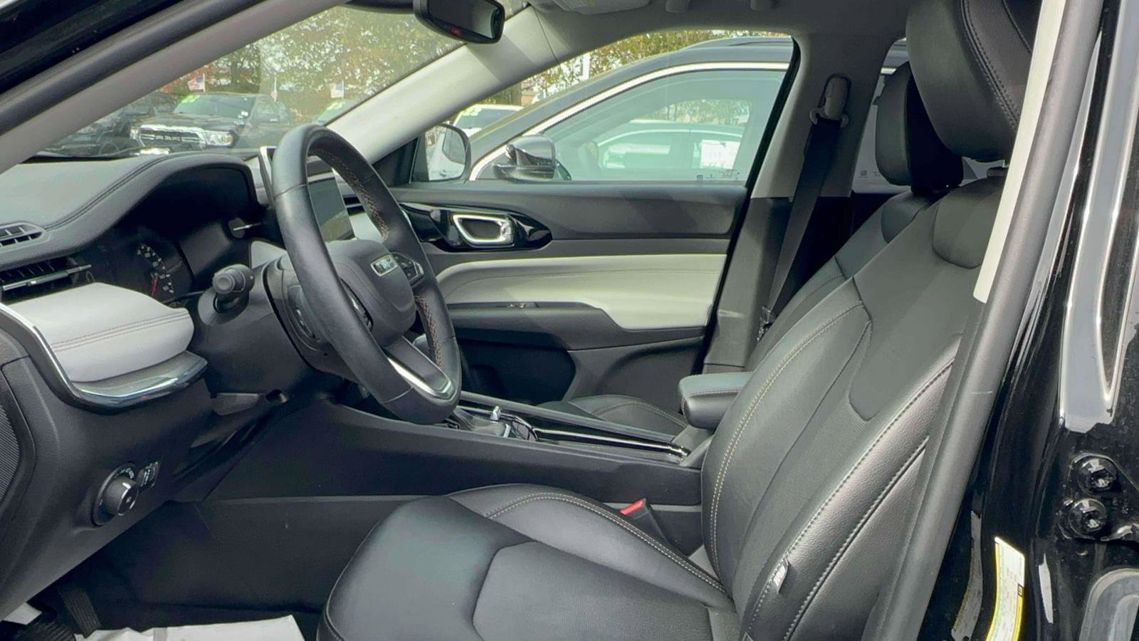 Used 2022 Jeep Compass Limited image 15