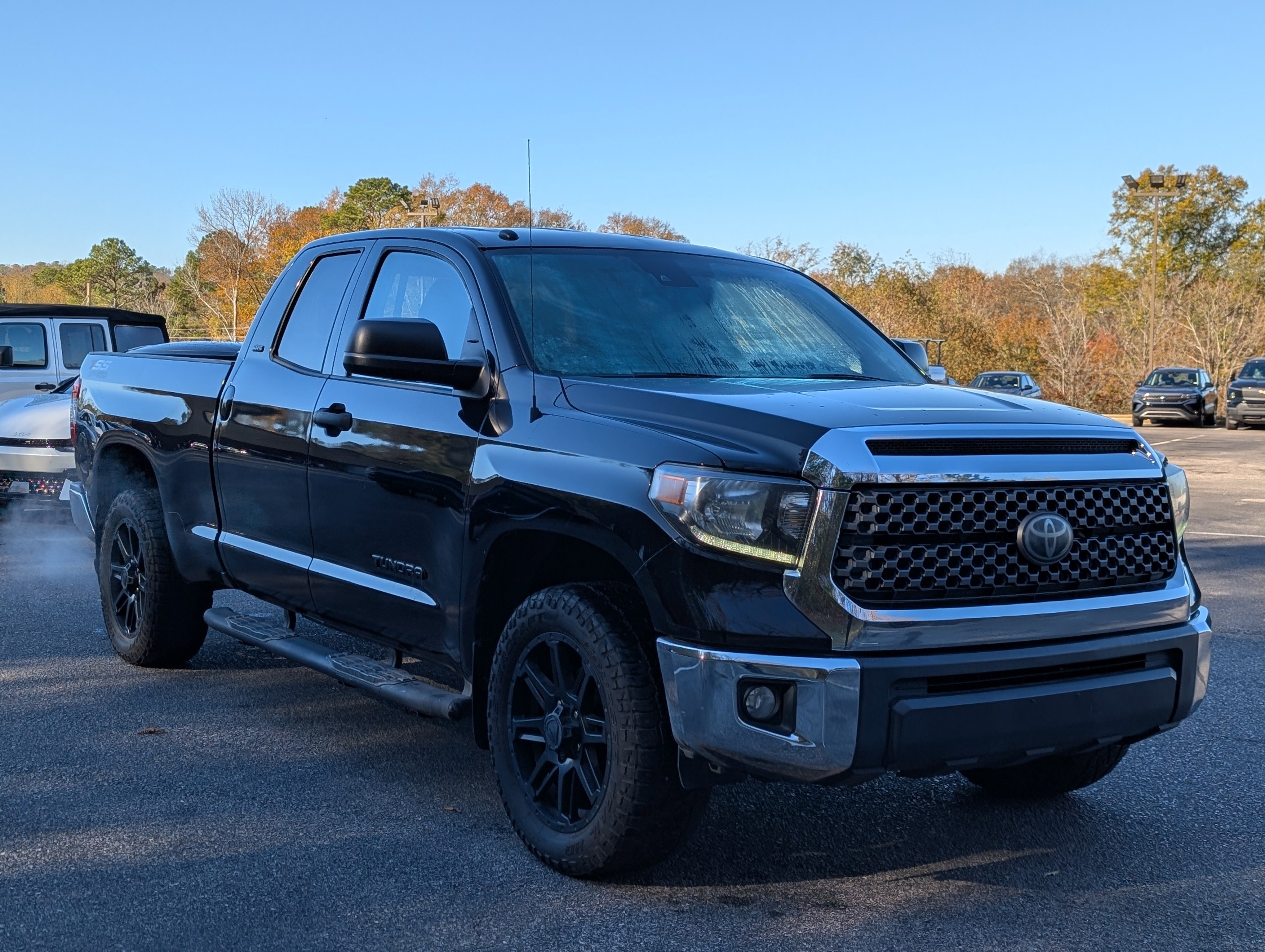 Used 2018 Toyota Tundra SR5 w/ SR5 Upgrade Package image 11