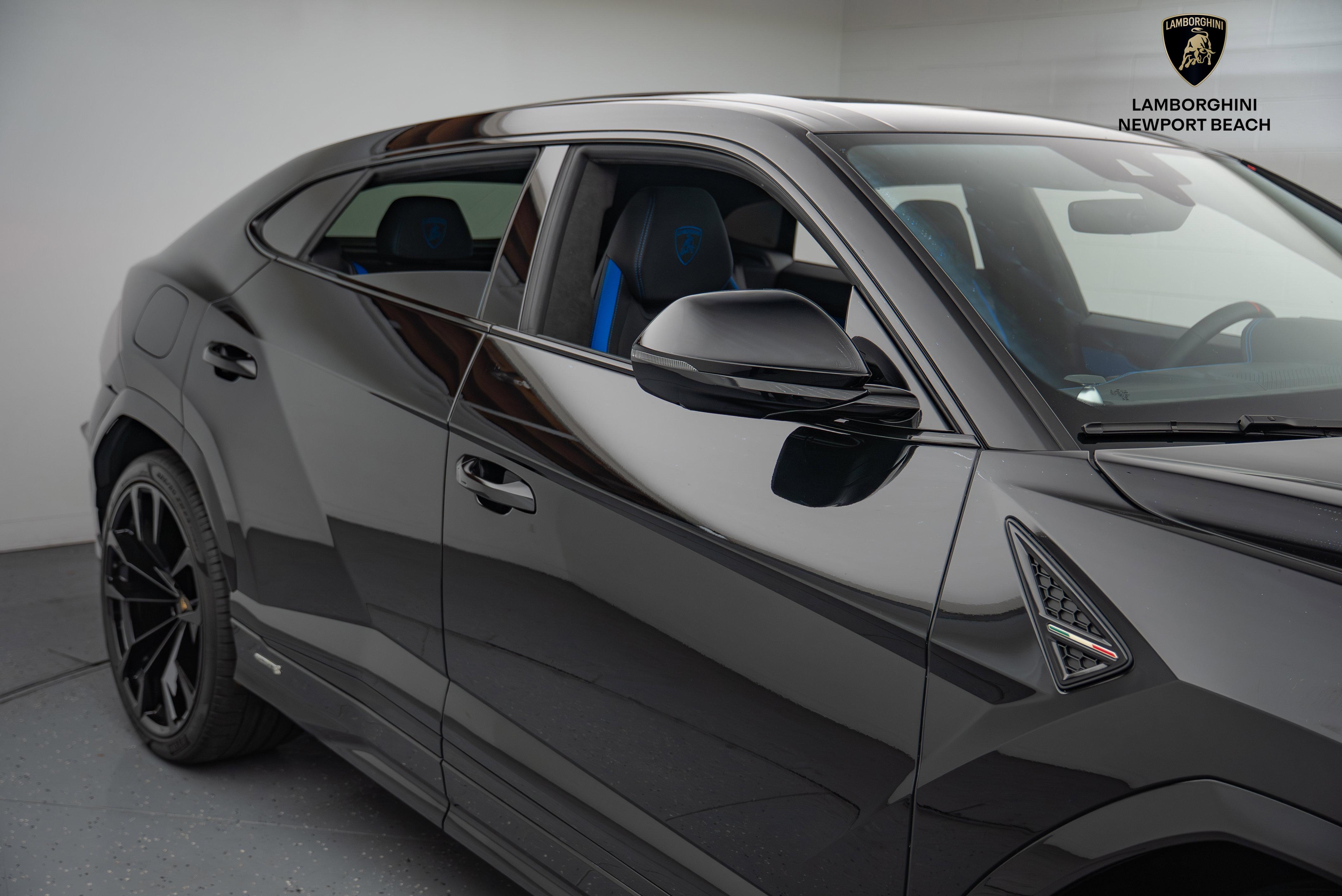 Used 2024 Lamborghini Urus S image 3