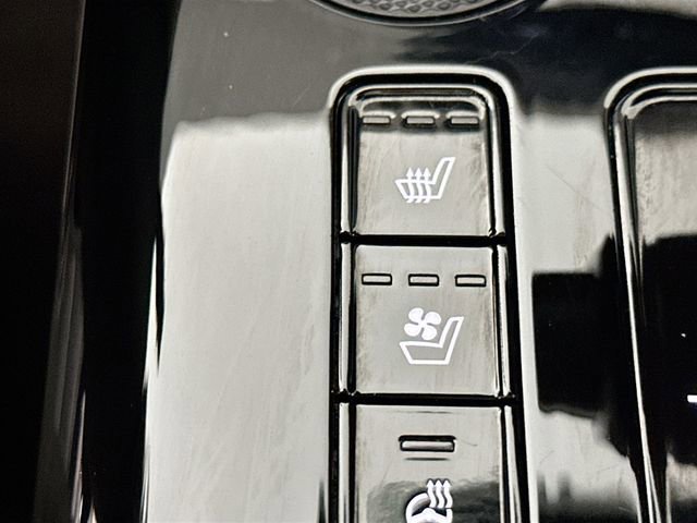 Used 2023 Kia Niro SX image 19