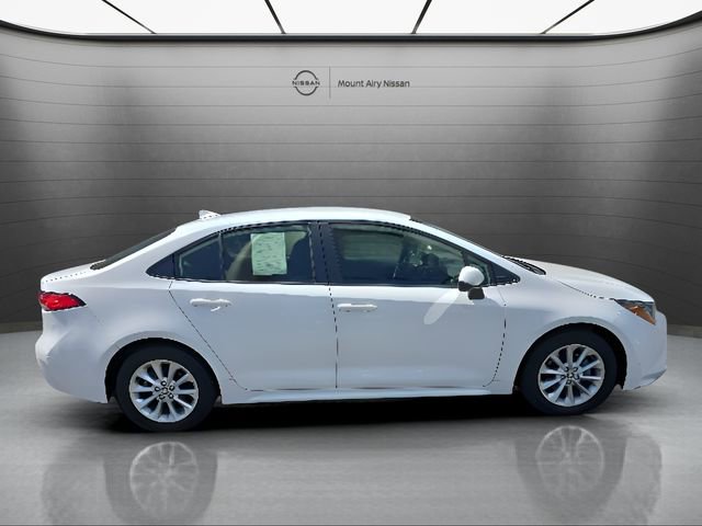 Used 2022 Toyota Corolla LE w/ LE Convenience Package FWD image 3