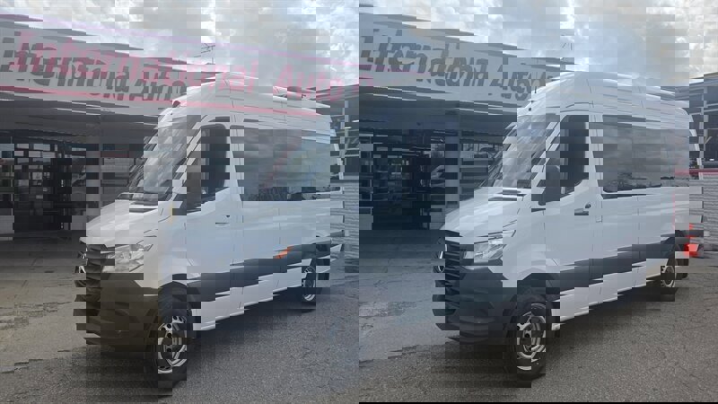 Used 2025 Mercedes-Benz Sprinter 2500 image 2