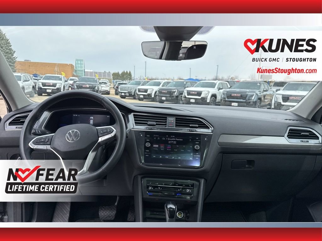 Used 2022 Volkswagen Tiguan SE w/ Panoramic Sunroof Package image 44