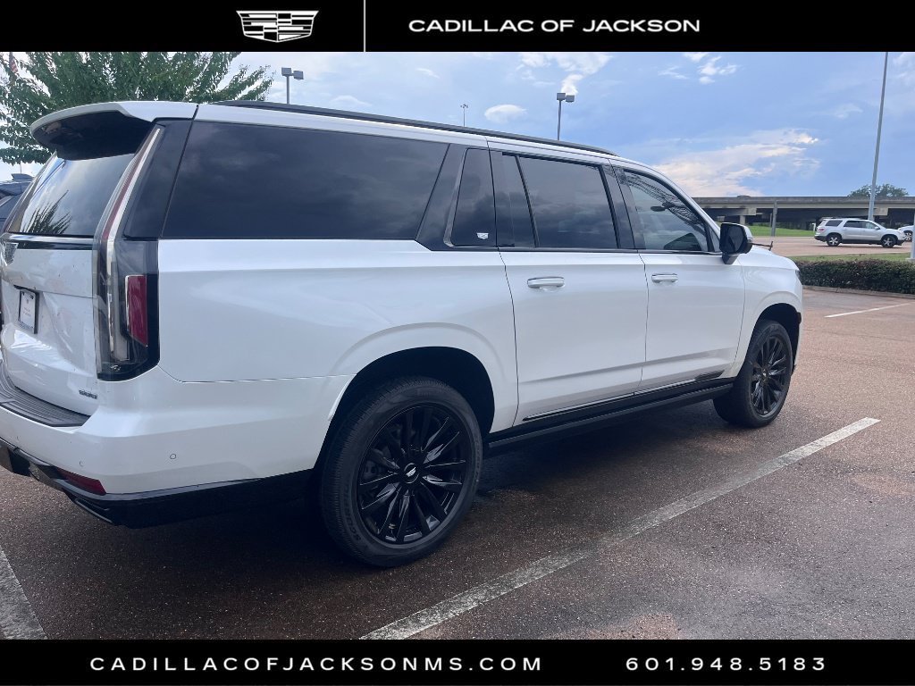 Used 2021 Cadillac Escalade ESV Premium Luxury w/ Driver Assist Tech Package AWD/4WD image 4