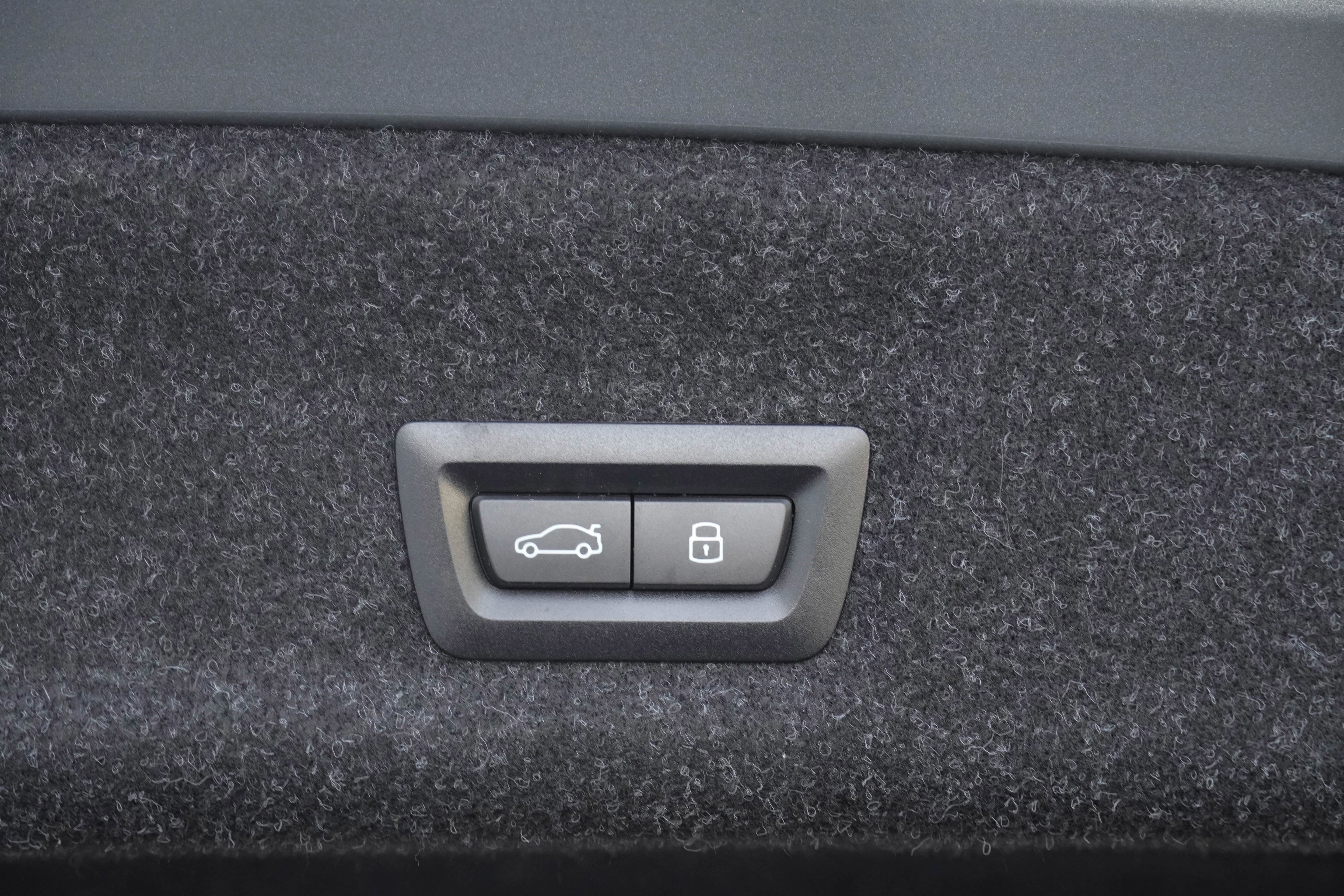 Certified 2025 BMW 330i Sedan RWD image 37