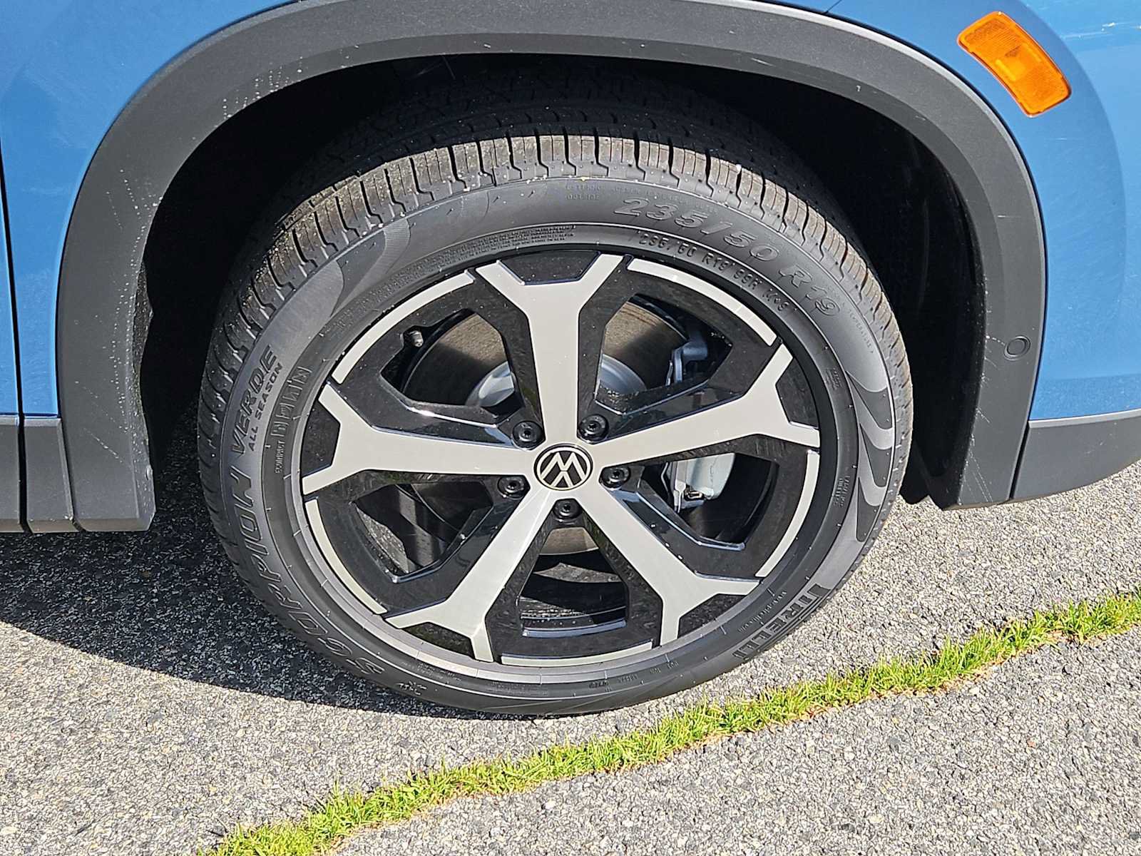 New 2026 Volkswagen Tiguan SE AWD/4WD image 3