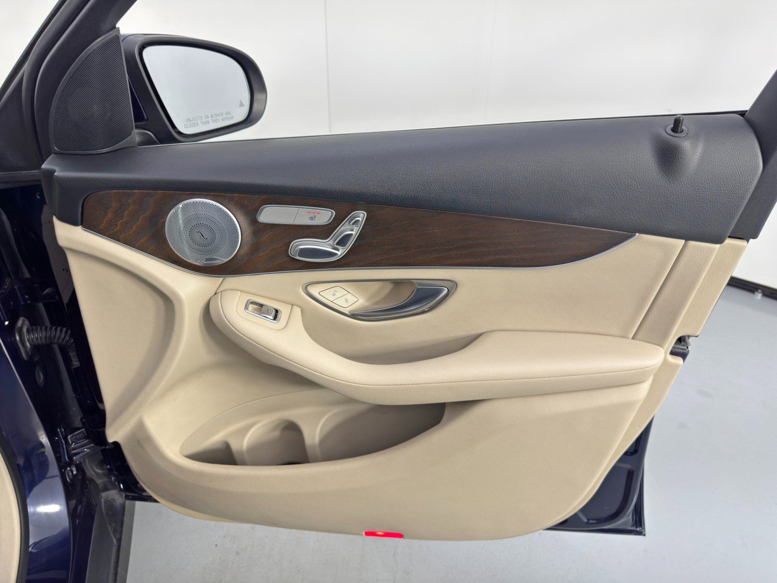 Used 2019 Mercedes-Benz GLC 350e 4MATIC w/ Premium Package image 43