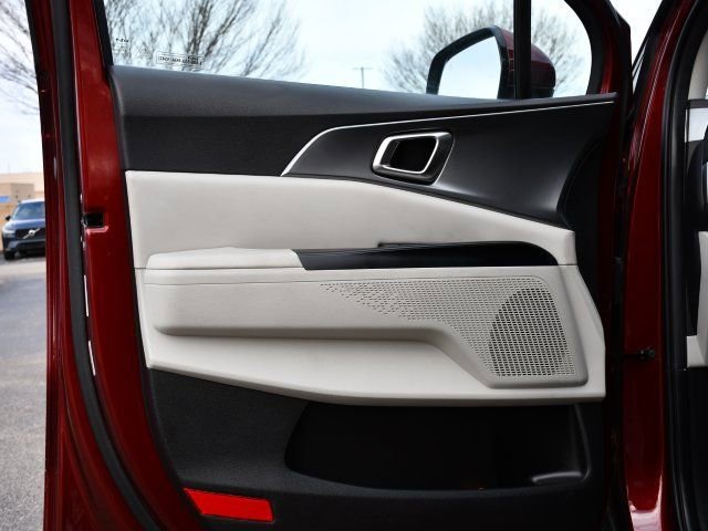 Used 2024 Kia Carnival LX image 10