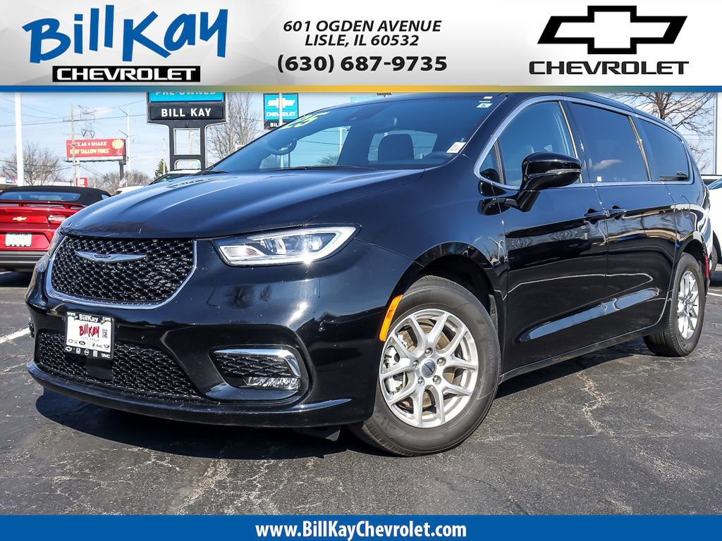 Used 2025 Chrysler Pacifica Select