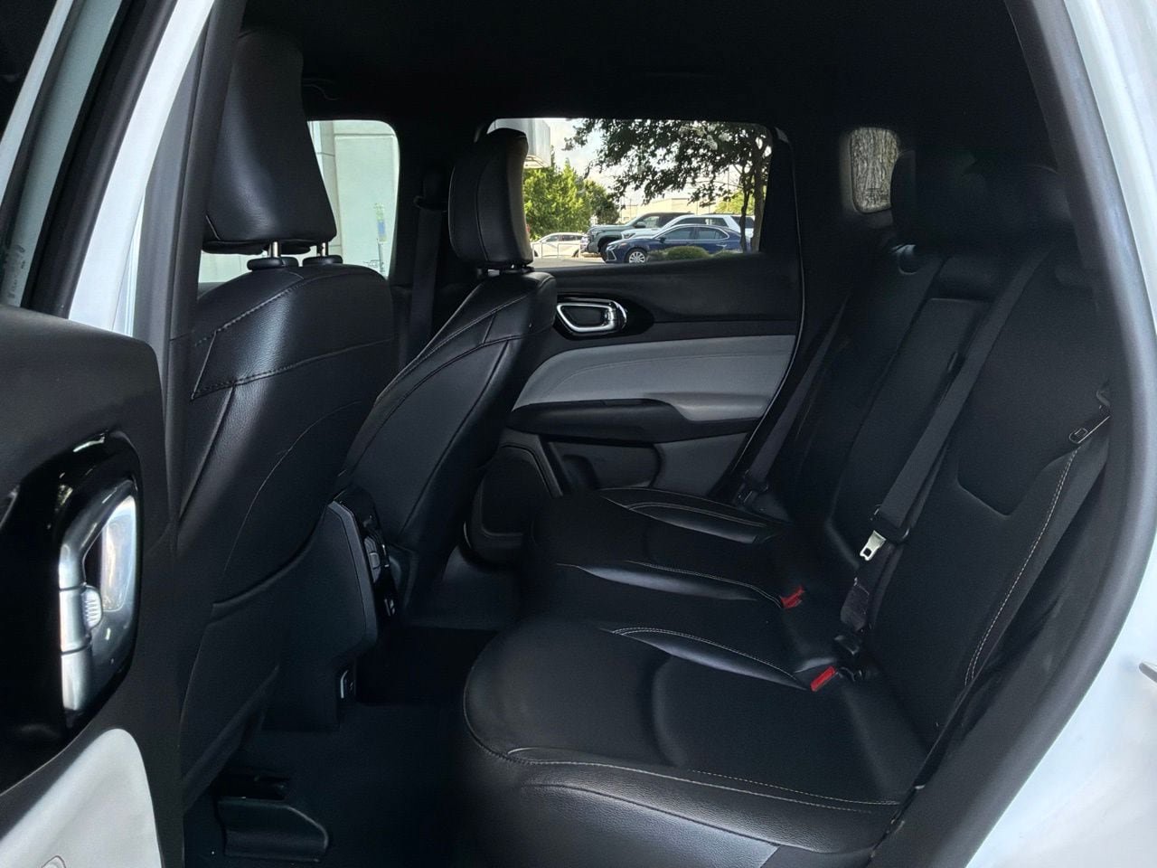 Used 2025 Jeep Compass Limited AWD/4WD image 12