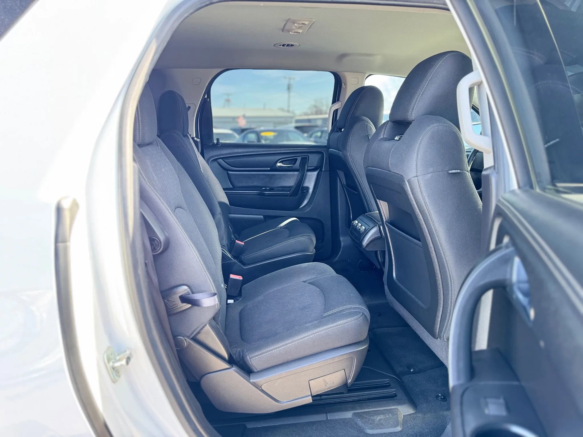 Used 2016 GMC Acadia SLE image 30