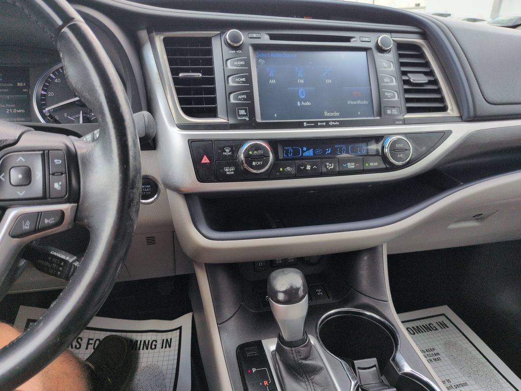 Used 2017 Toyota Highlander Limited AWD/4WD image 17