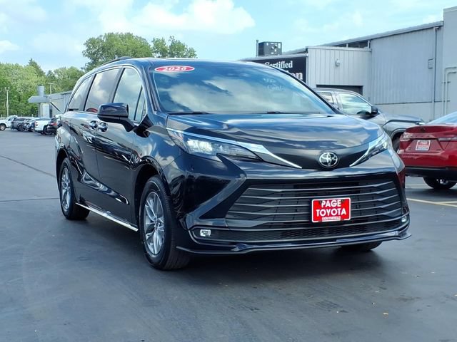 Certified 2026 Toyota Sienna XLE FWD image 3