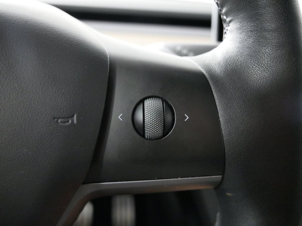 Used 2023 Tesla Model Y Performance AWD/4WD image 25