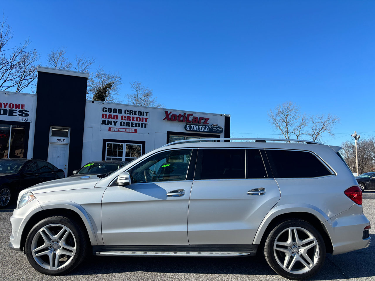 Used 2016 Mercedes-Benz GL 550 4MATIC image 1