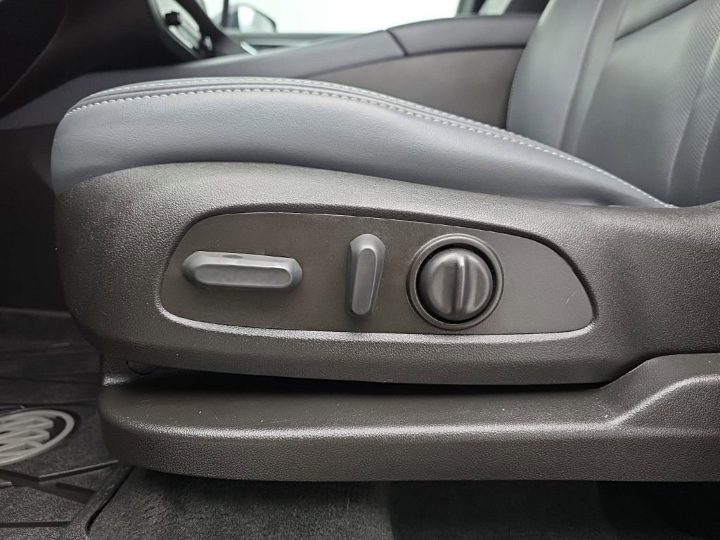 Used 2023 Buick Enclave Essence w/ Experience Buick Package AWD/4WD image 24