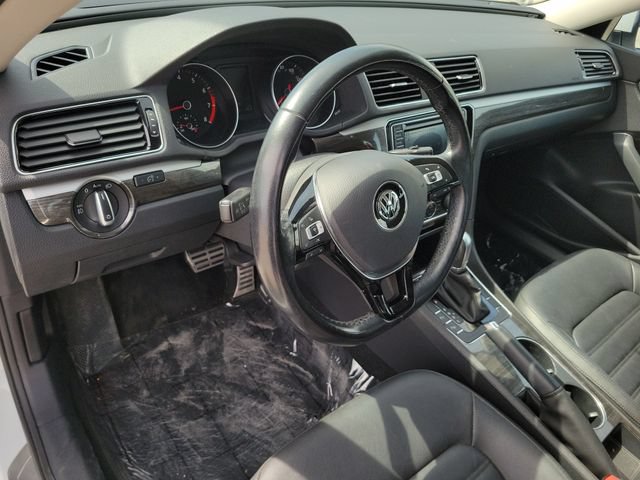 Used 2017 Volkswagen Passat 1.8T SEL Premium FWD image 16