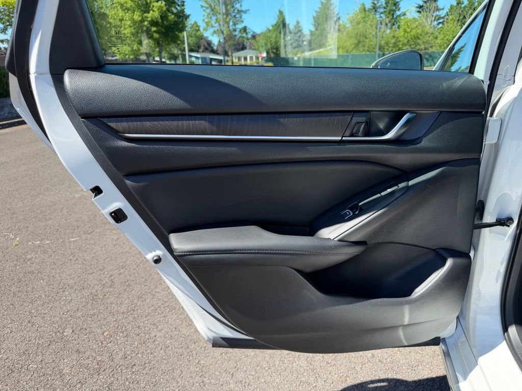 Used 2018 Honda Accord Touring image 32