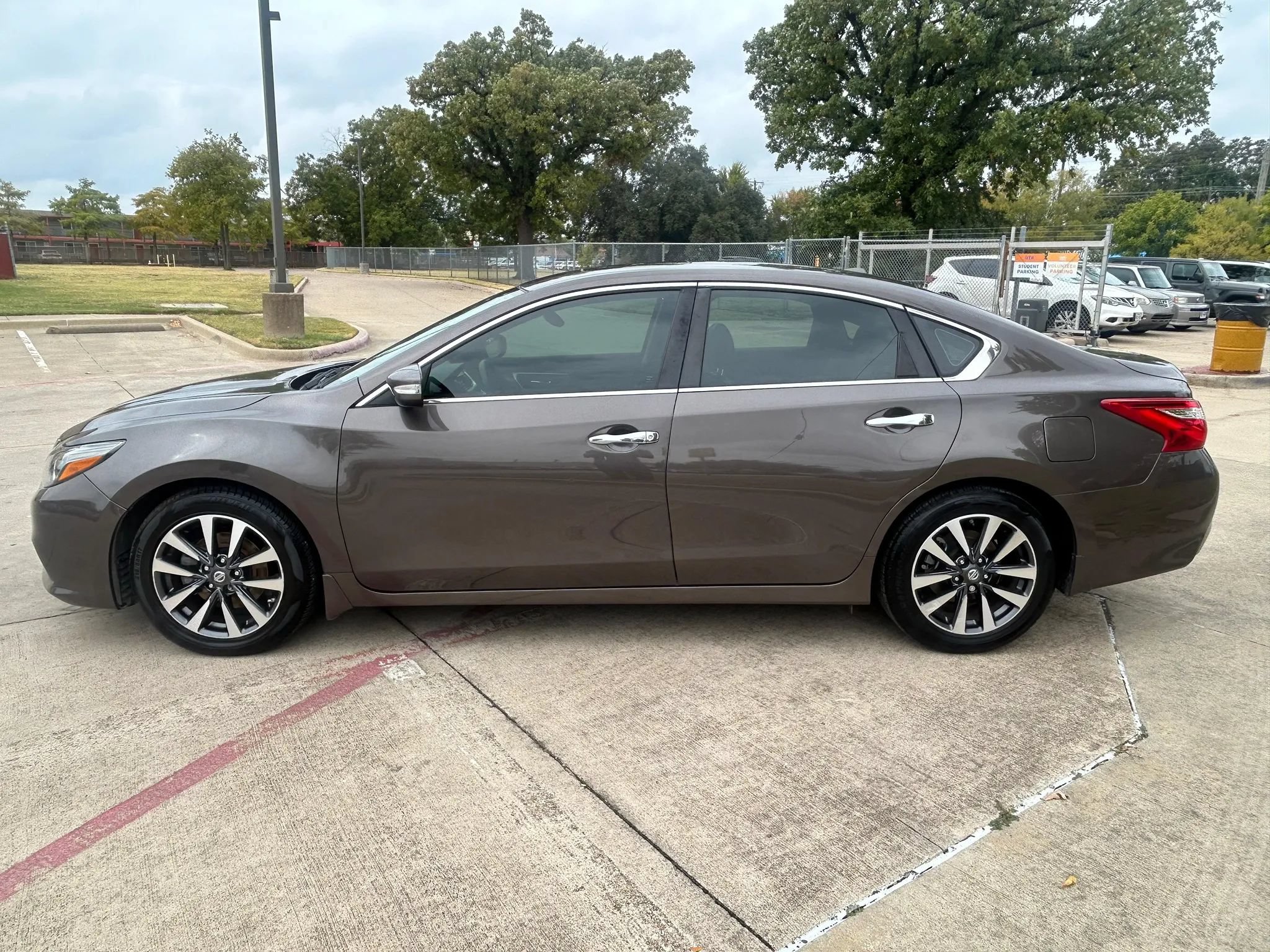 Used 2017 Nissan Altima 2.5 SL w/ 2.5 Technology Package FWD image 9