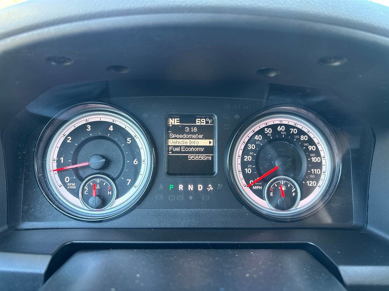 Used 2018 RAM 1500 Classic SLT image 11